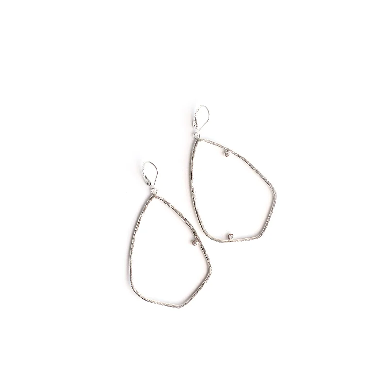 ava : geometric dangles with diamonds