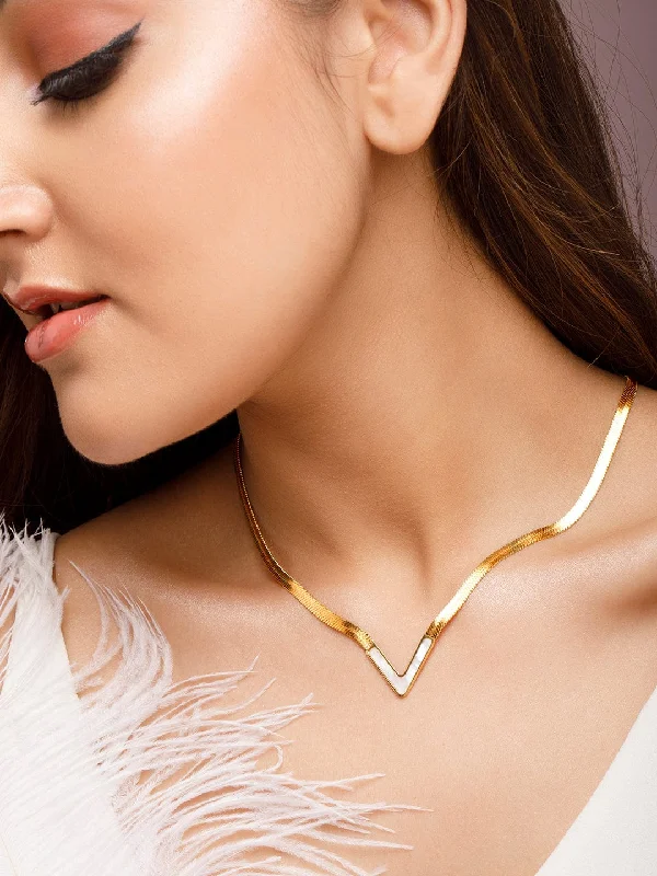 Rubans Voguish 18K Gold Plated Stainless Steel Waterproof Snake Chain With V Shaped Shell Pendant.